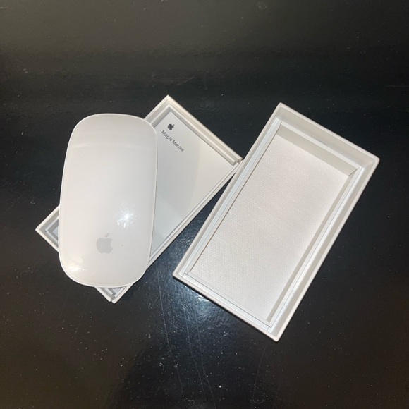 NWT Apple Magic Mouse (bluetooth/ wireless) - Picture 2 of 11